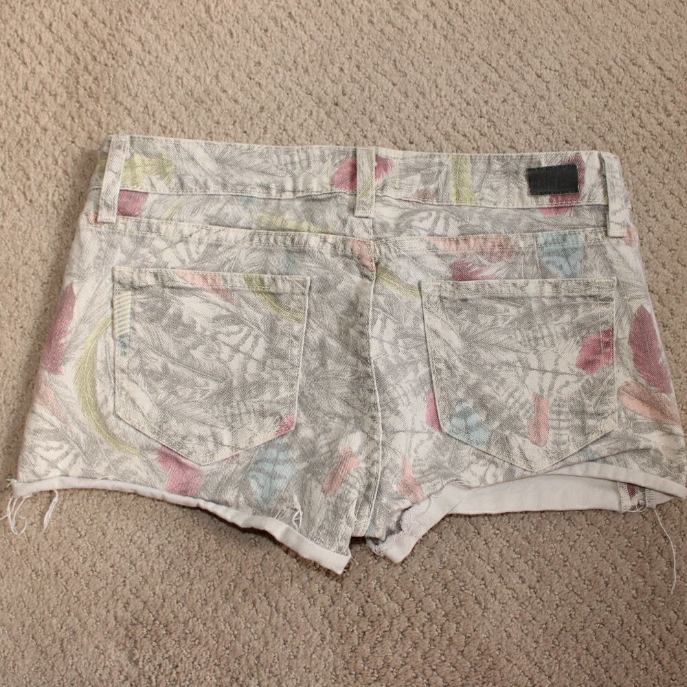 3/$30 PAIGE Leaf Patterned Denim‎ Shorts Size 27 - Picture 4 of 4